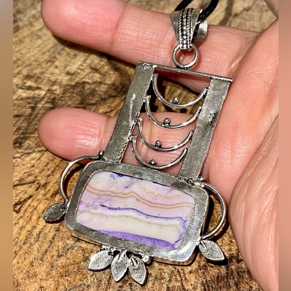 Beautiful Dyed Agate Pendant 2 7/8” - Picture 6 of 11